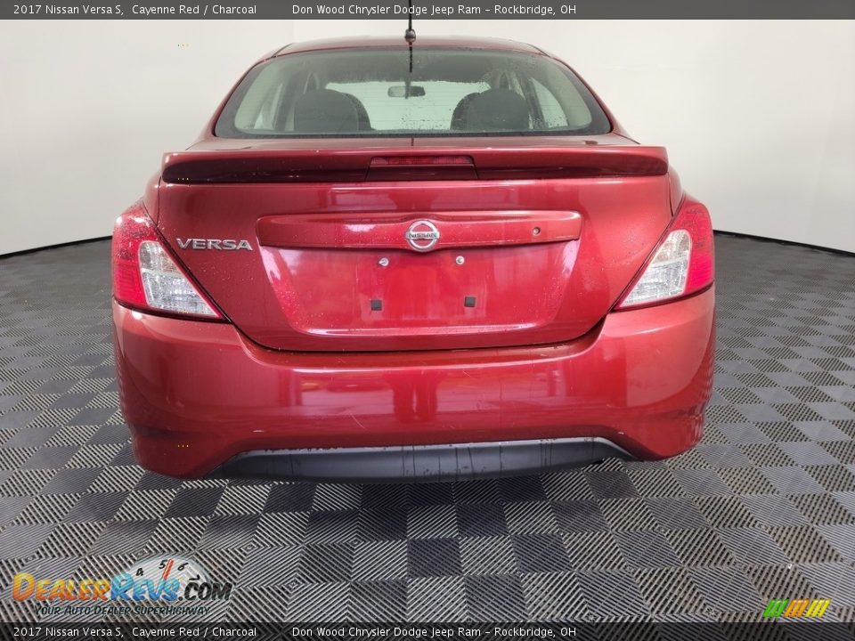 2017 Nissan Versa S Cayenne Red / Charcoal Photo #7