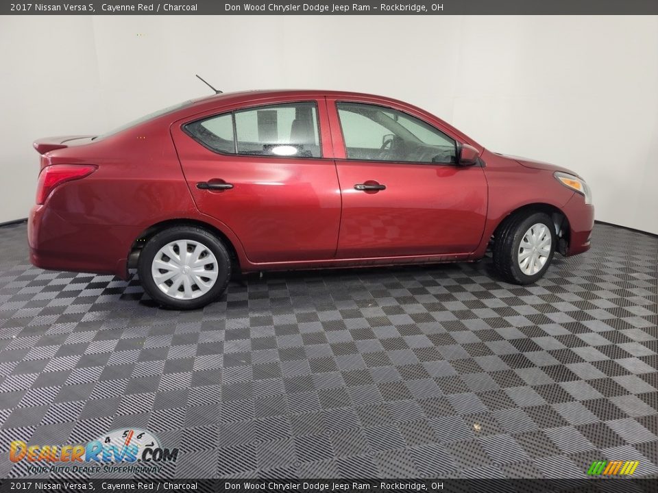2017 Nissan Versa S Cayenne Red / Charcoal Photo #9
