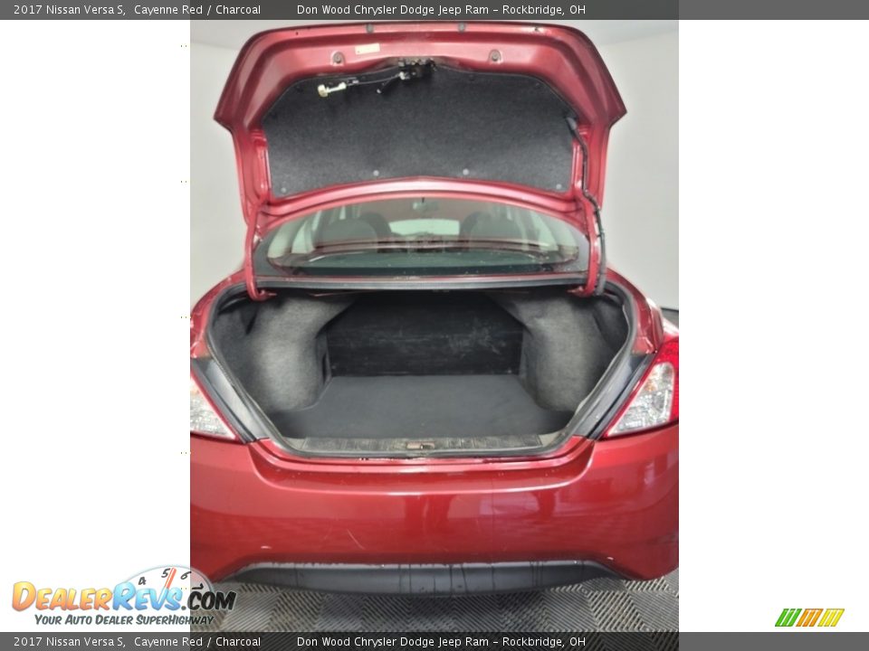 2017 Nissan Versa S Cayenne Red / Charcoal Photo #10