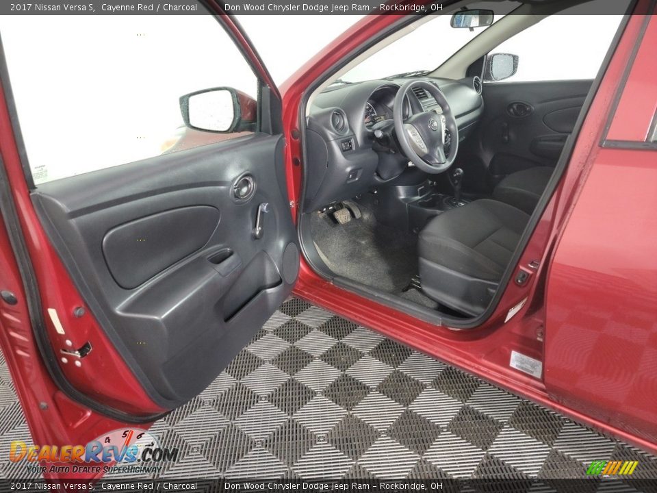 2017 Nissan Versa S Cayenne Red / Charcoal Photo #12