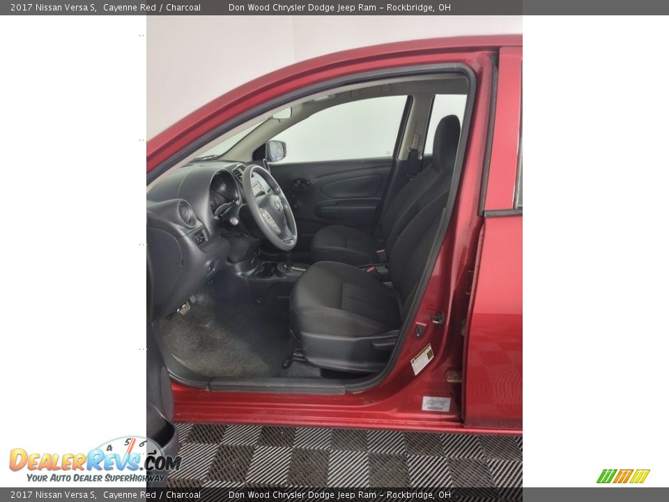 2017 Nissan Versa S Cayenne Red / Charcoal Photo #14