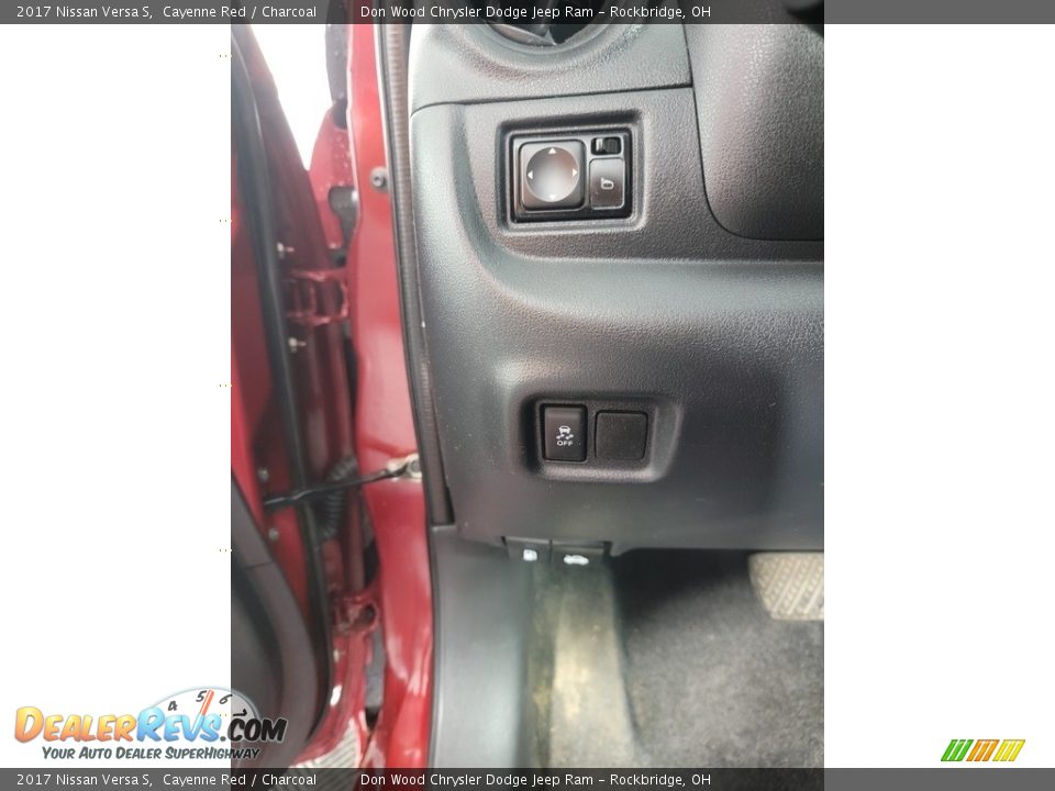 2017 Nissan Versa S Cayenne Red / Charcoal Photo #18