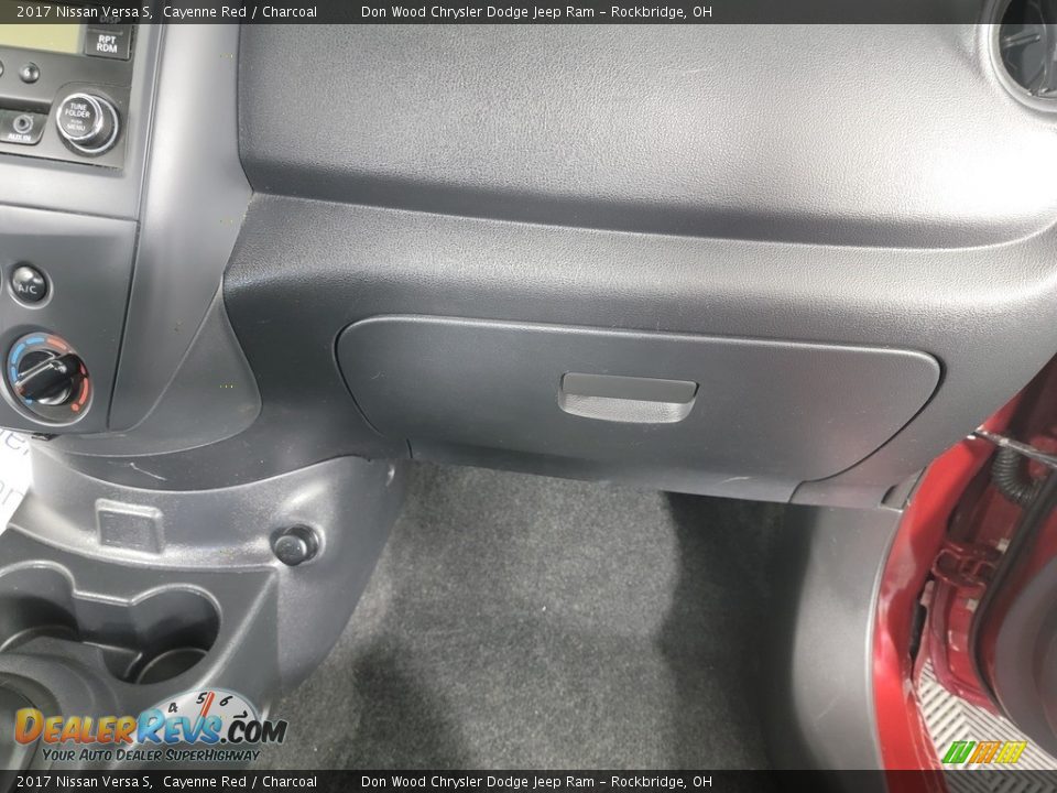 2017 Nissan Versa S Cayenne Red / Charcoal Photo #26