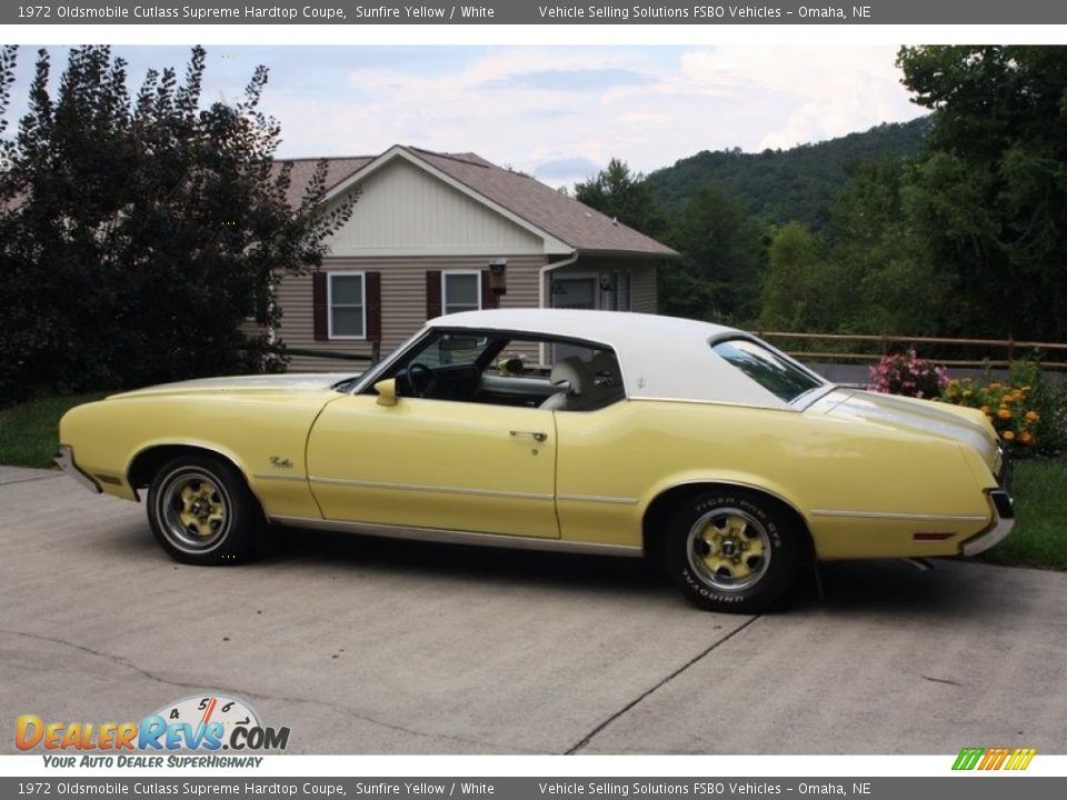 Sunfire Yellow 1972 Oldsmobile Cutlass Supreme Hardtop Coupe Photo #1