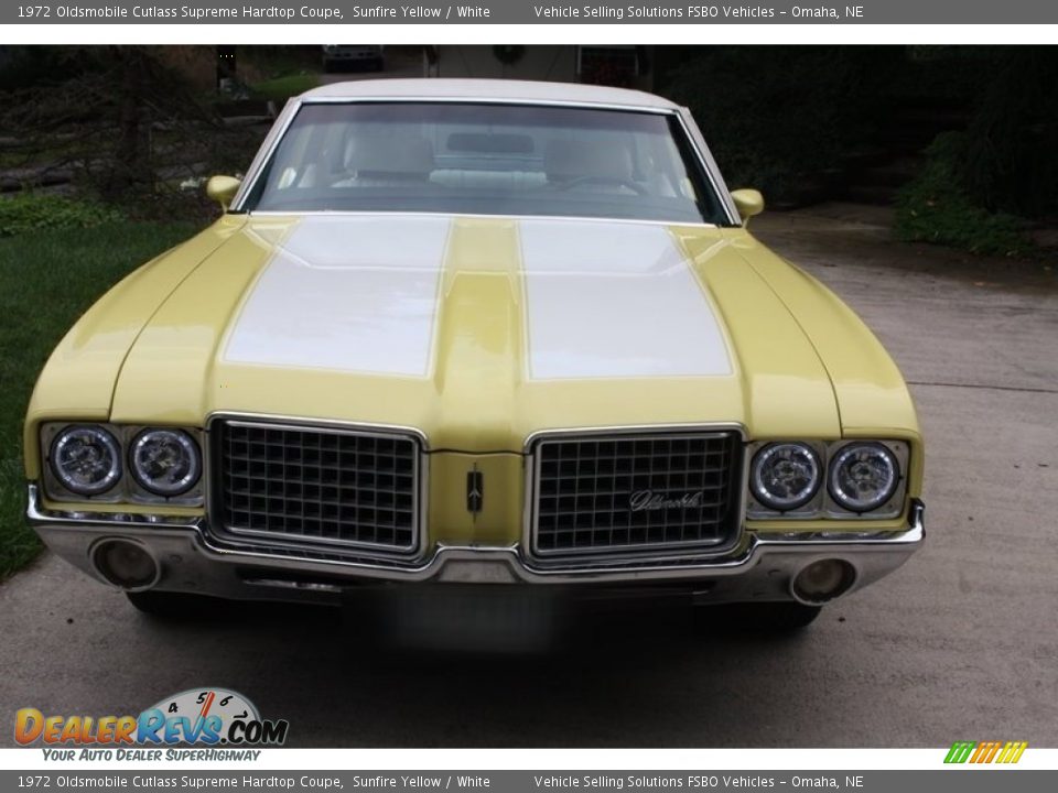 Sunfire Yellow 1972 Oldsmobile Cutlass Supreme Hardtop Coupe Photo #2