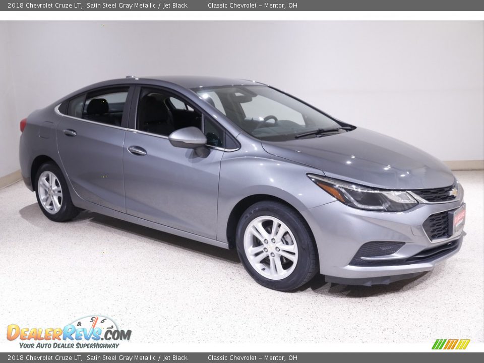 Front 3/4 View of 2018 Chevrolet Cruze LT Photo #1