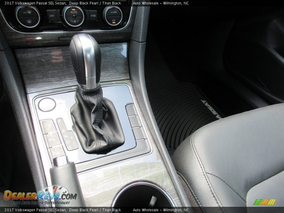 2017 Volkswagen Passat SEL Sedan Shifter Photo #19