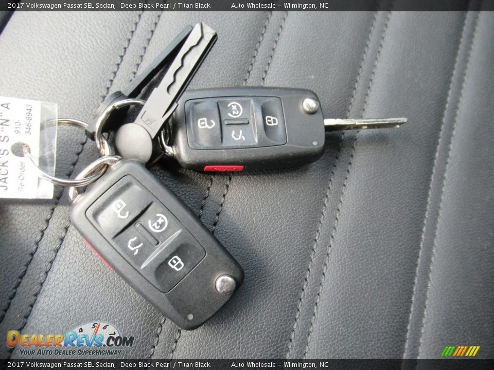 Keys of 2017 Volkswagen Passat SEL Sedan Photo #20