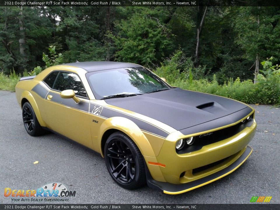 Front 3/4 View of 2021 Dodge Challenger R/T Scat Pack Widebody Photo #4