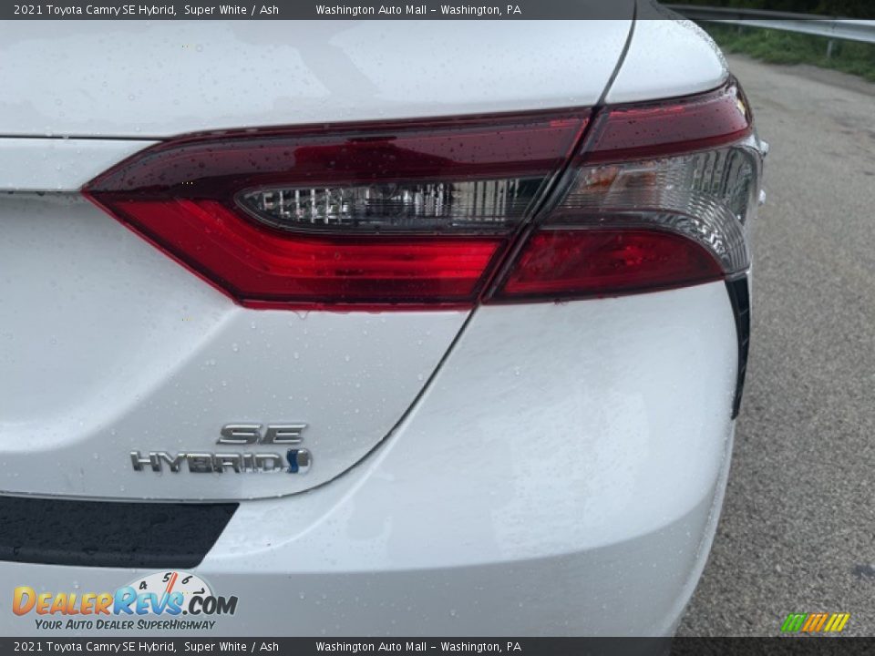 2021 Toyota Camry SE Hybrid Logo Photo #11