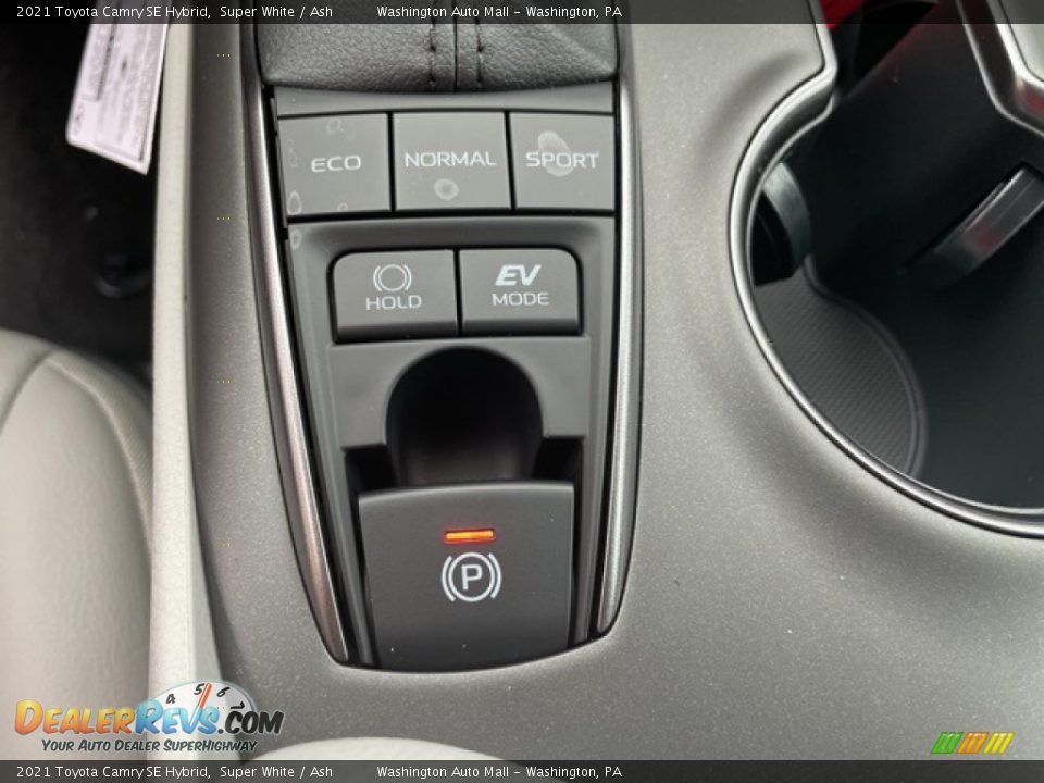 Controls of 2021 Toyota Camry SE Hybrid Photo #18