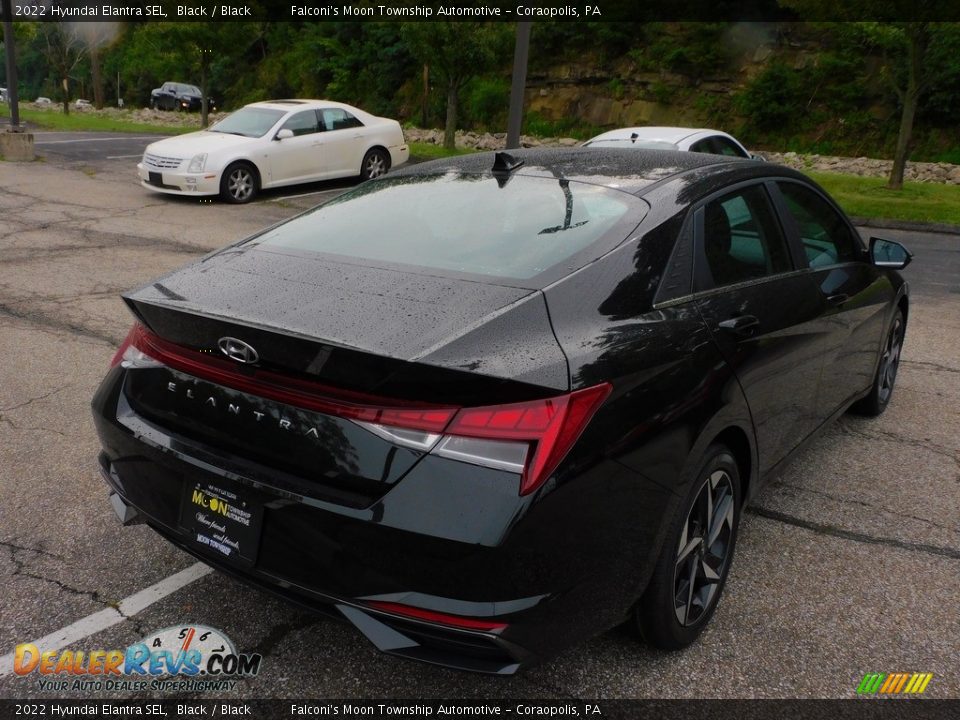 2022 Hyundai Elantra SEL Black / Black Photo #2