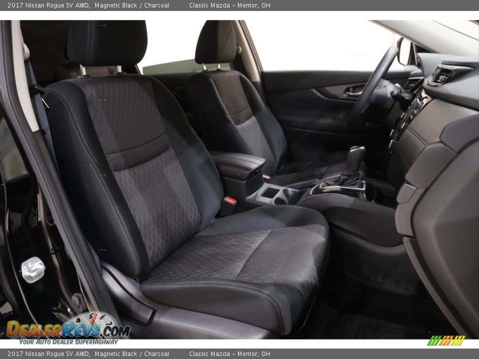 2017 Nissan Rogue SV AWD Magnetic Black / Charcoal Photo #12