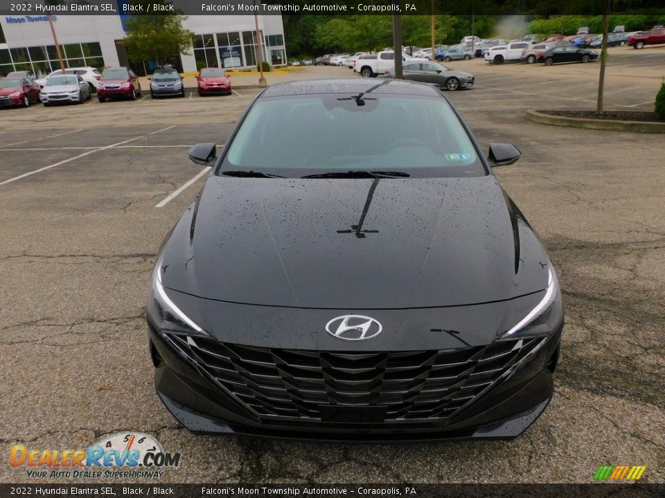 2022 Hyundai Elantra SEL Black / Black Photo #8