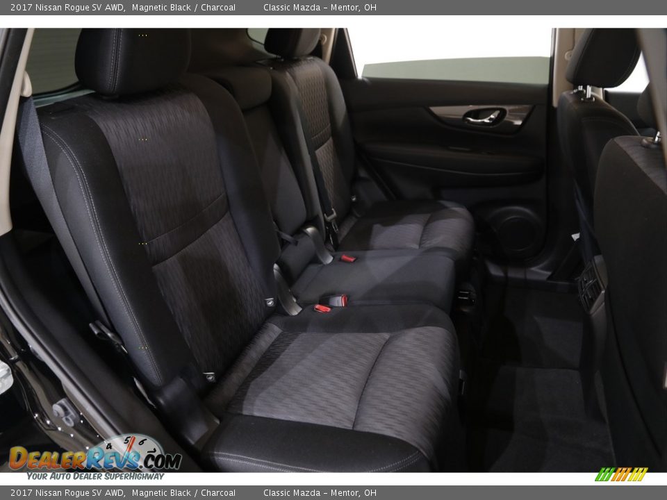 2017 Nissan Rogue SV AWD Magnetic Black / Charcoal Photo #13