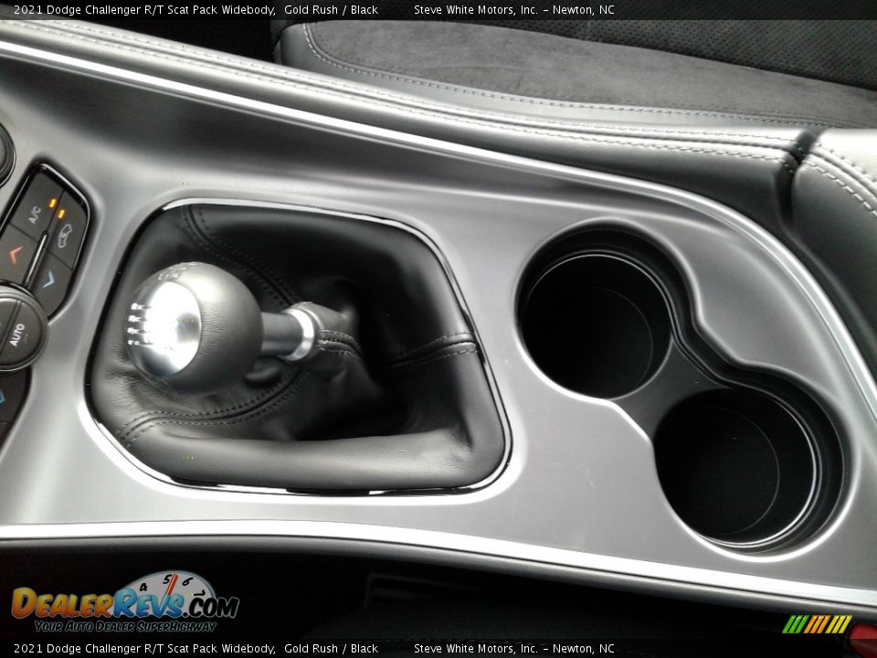 2021 Dodge Challenger R/T Scat Pack Widebody Shifter Photo #24
