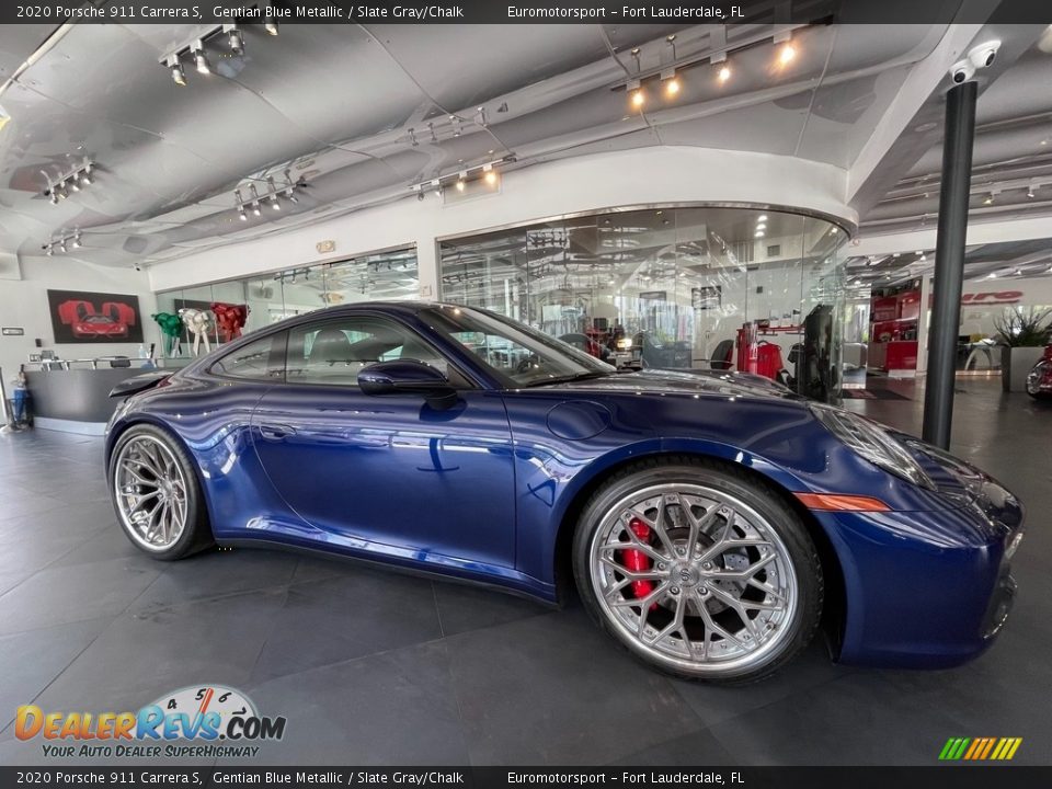 Front 3/4 View of 2020 Porsche 911 Carrera S Photo #1