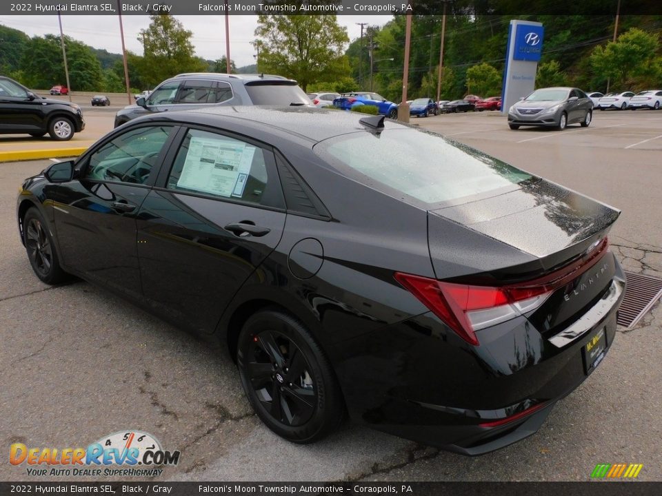 2022 Hyundai Elantra SEL Black / Gray Photo #5