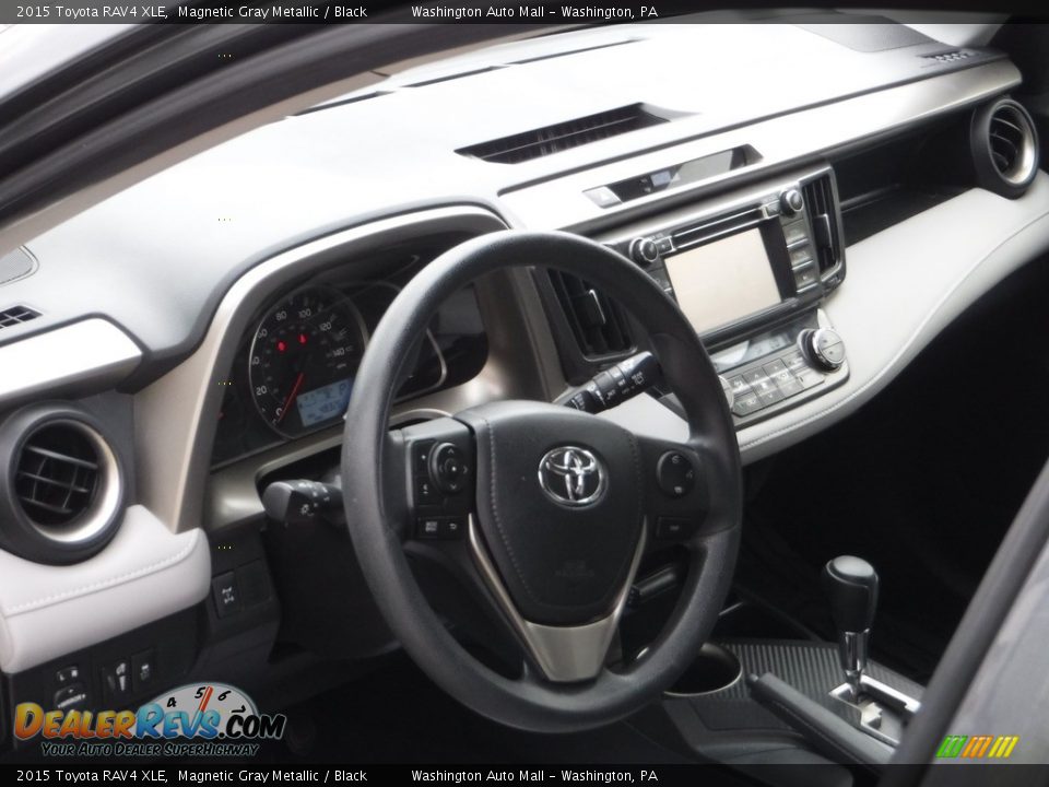 2015 Toyota RAV4 XLE Magnetic Gray Metallic / Black Photo #18