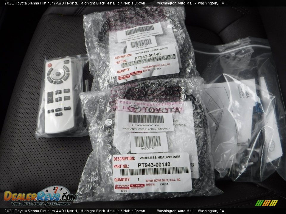 2021 Toyota Sienna Platinum AWD Hybrid Midnight Black Metallic / Noble Brown Photo #5