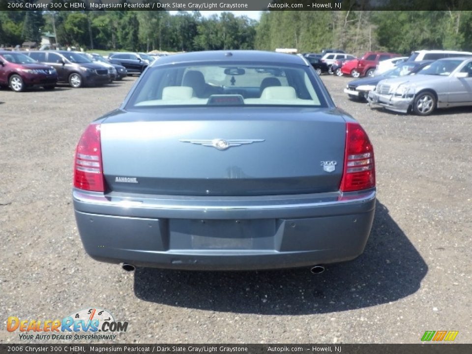 2006 Chrysler 300 C HEMI Magnesium Pearlcoat / Dark Slate Gray/Light Graystone Photo #5