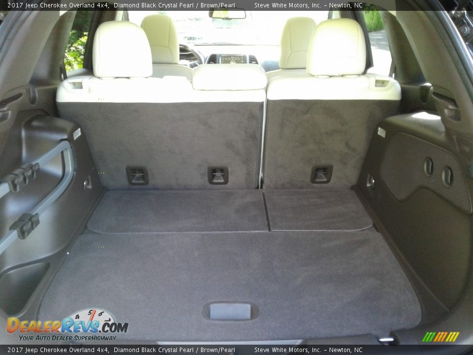 2017 Jeep Cherokee Overland 4x4 Trunk Photo #14