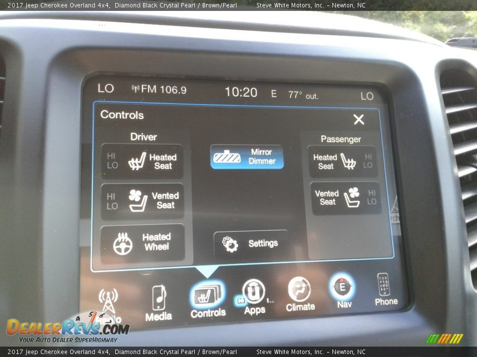 Controls of 2017 Jeep Cherokee Overland 4x4 Photo #26