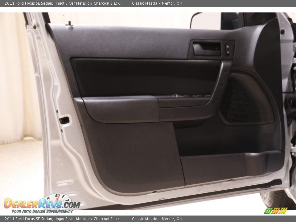 2011 Ford Focus SE Sedan Ingot Silver Metallic / Charcoal Black Photo #4