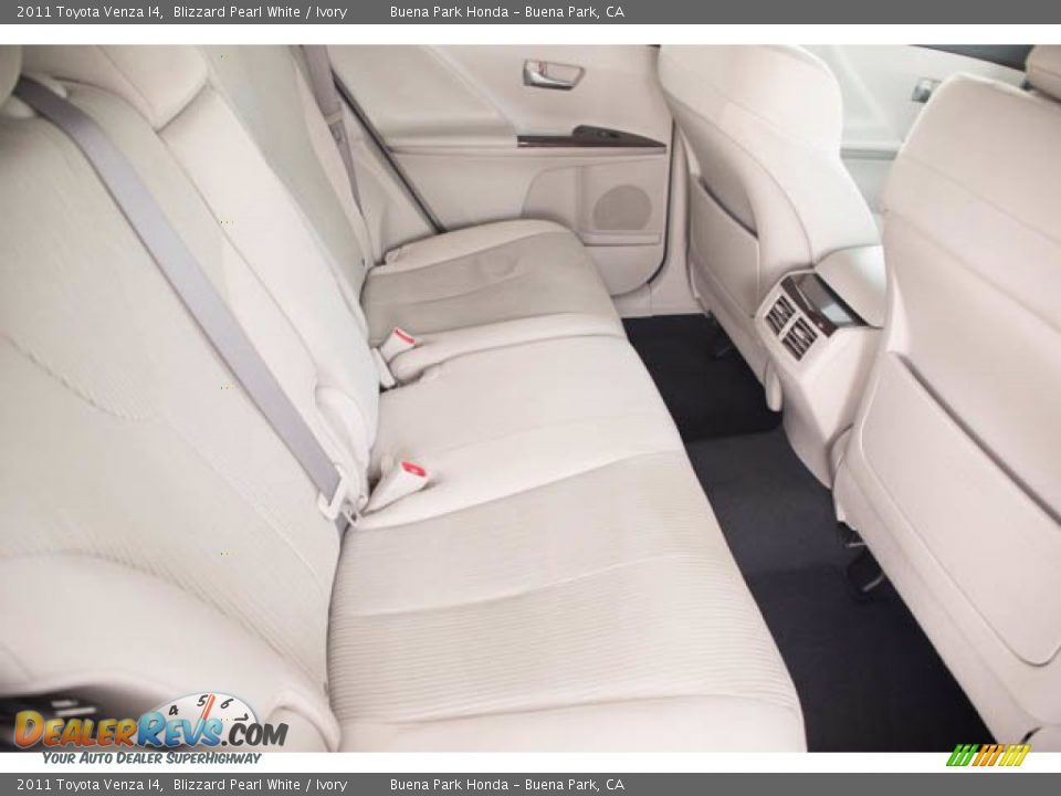 2011 Toyota Venza I4 Blizzard Pearl White / Ivory Photo #19