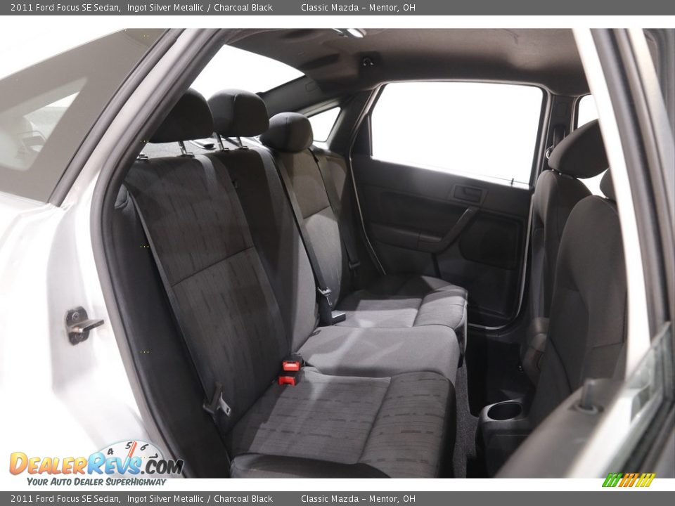 2011 Ford Focus SE Sedan Ingot Silver Metallic / Charcoal Black Photo #12