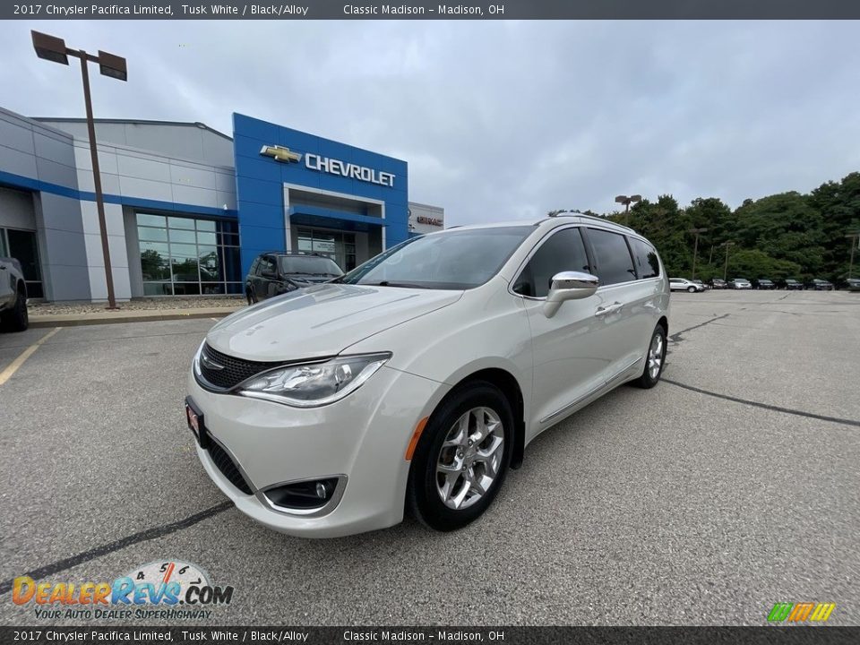 2017 Chrysler Pacifica Limited Tusk White / Black/Alloy Photo #1