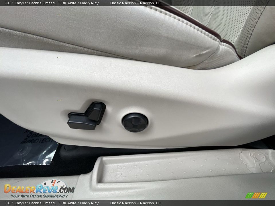 2017 Chrysler Pacifica Limited Tusk White / Black/Alloy Photo #7
