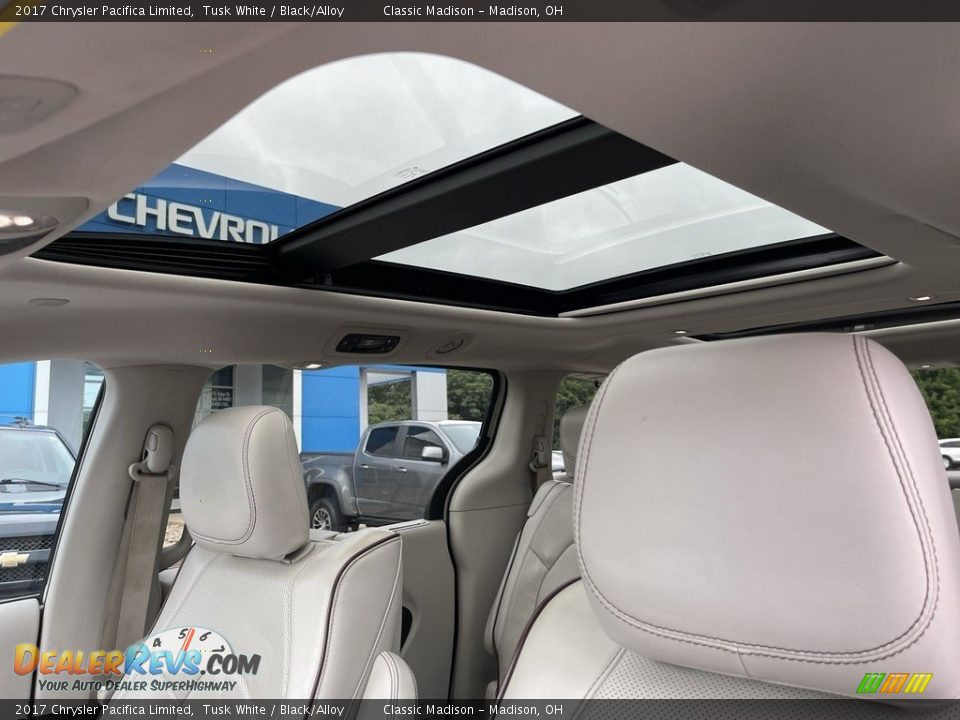 2017 Chrysler Pacifica Limited Tusk White / Black/Alloy Photo #15