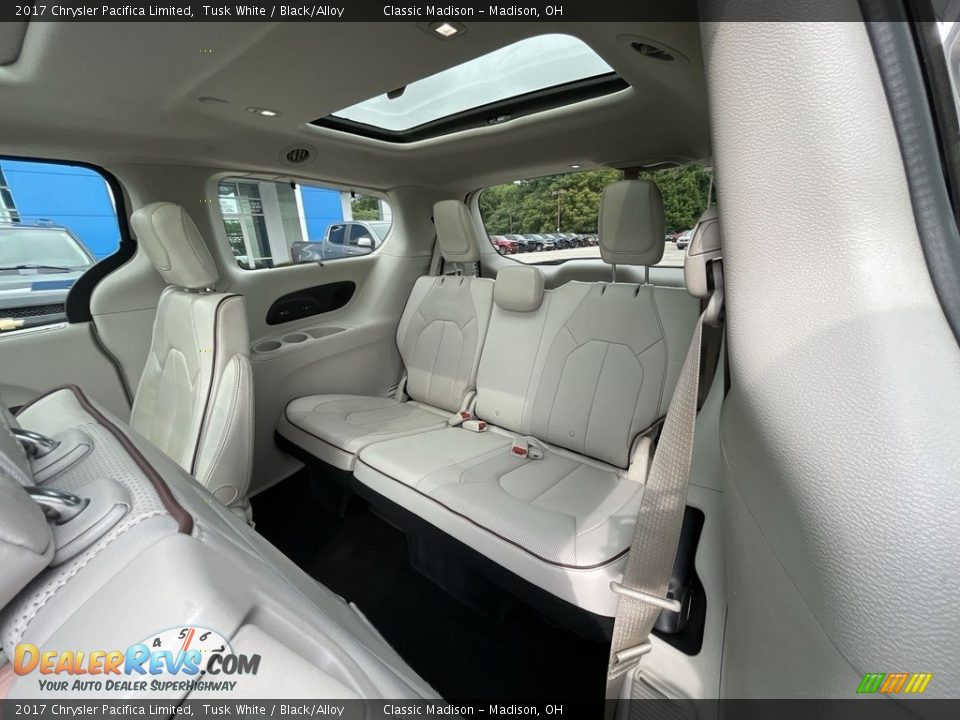 2017 Chrysler Pacifica Limited Tusk White / Black/Alloy Photo #17
