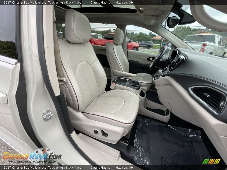 2017 Chrysler Pacifica Limited Tusk White / Black/Alloy Photo #19