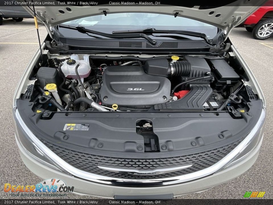 2017 Chrysler Pacifica Limited Tusk White / Black/Alloy Photo #20