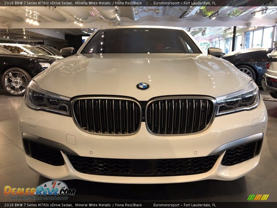 2018 BMW 7 Series M760i xDrive Sedan Mineral White Metallic / Fiona Red/Black Photo #4