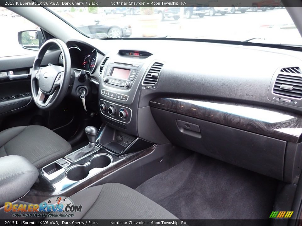Dashboard of 2015 Kia Sorento LX V6 AWD Photo #16