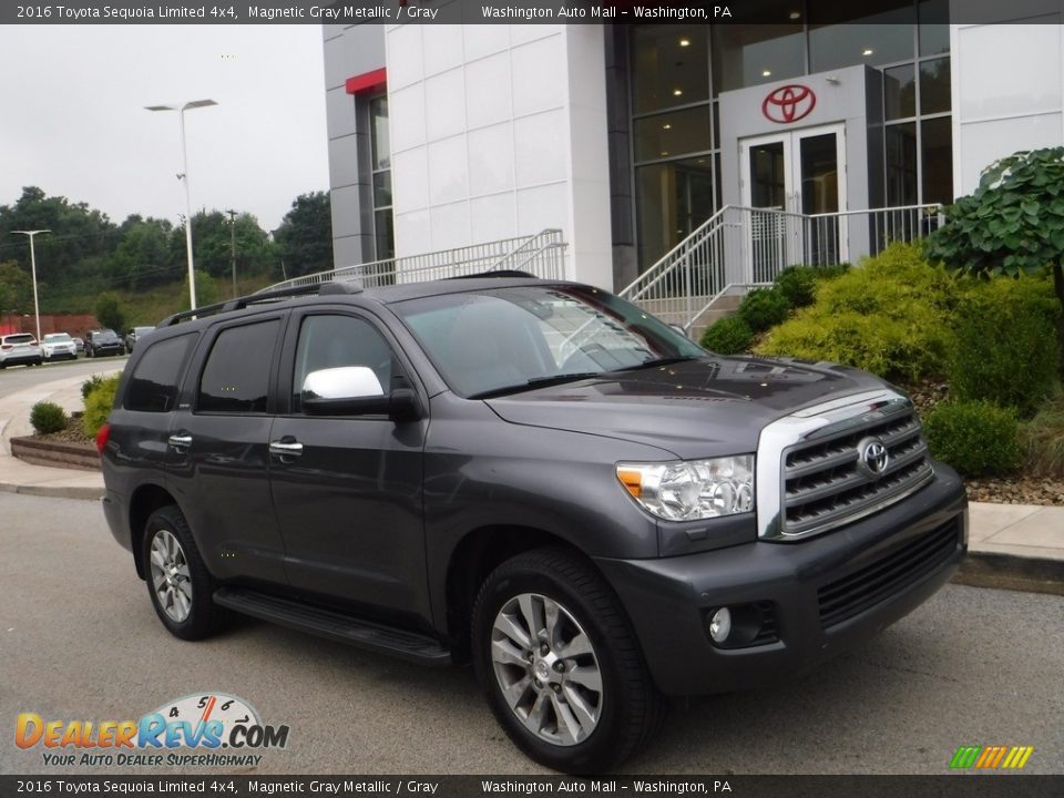 Front 3/4 View of 2016 Toyota Sequoia Limited 4x4 Photo #1