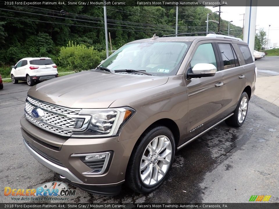 Front 3/4 View of 2018 Ford Expedition Platinum 4x4 Photo #7