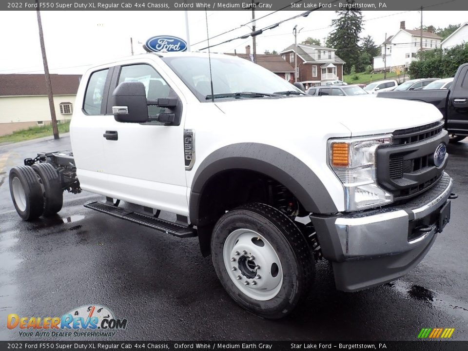 Front 3/4 View of 2022 Ford F550 Super Duty XL Regular Cab 4x4 Chassis Photo #7