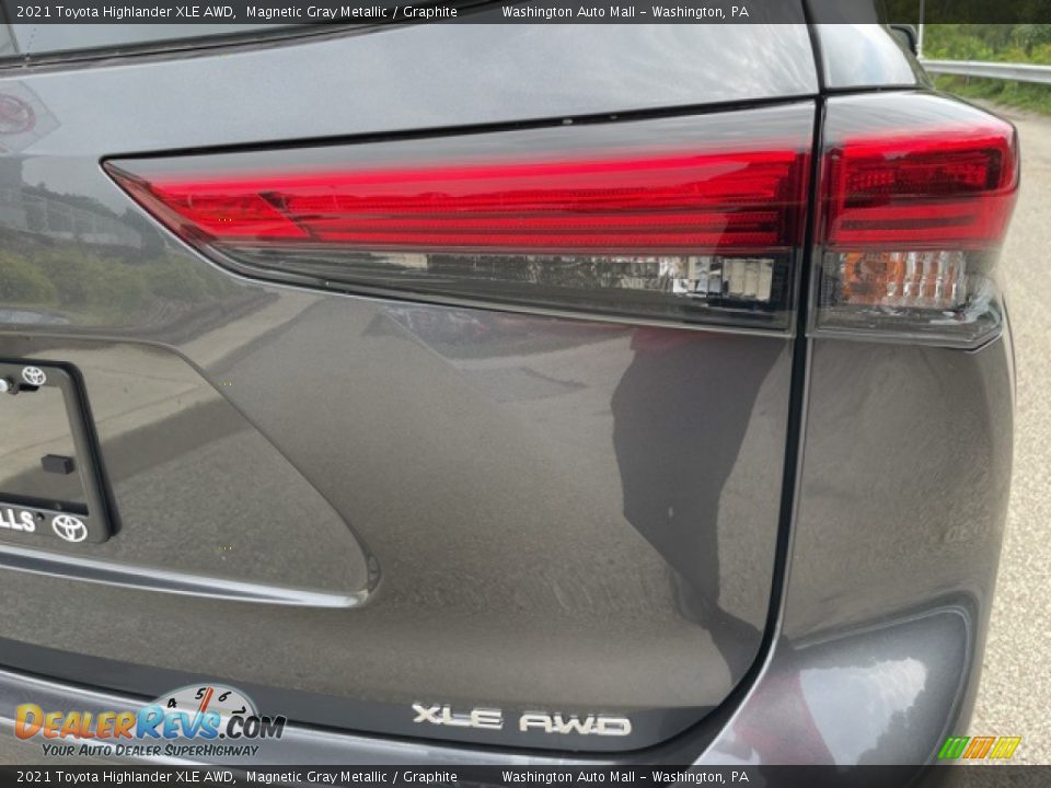 2021 Toyota Highlander XLE AWD Magnetic Gray Metallic / Graphite Photo #11