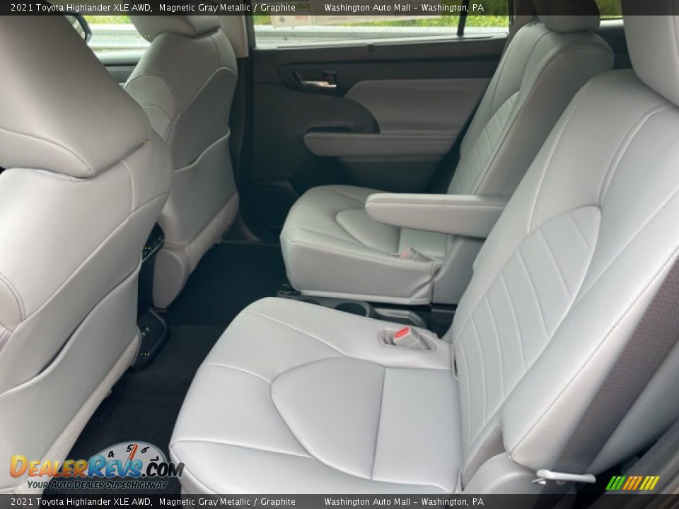 2021 Toyota Highlander XLE AWD Magnetic Gray Metallic / Graphite Photo #30