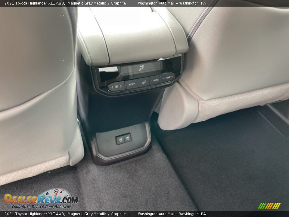 2021 Toyota Highlander XLE AWD Magnetic Gray Metallic / Graphite Photo #31