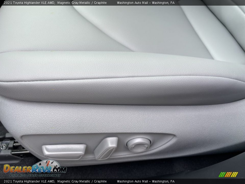 2021 Toyota Highlander XLE AWD Magnetic Gray Metallic / Graphite Photo #33