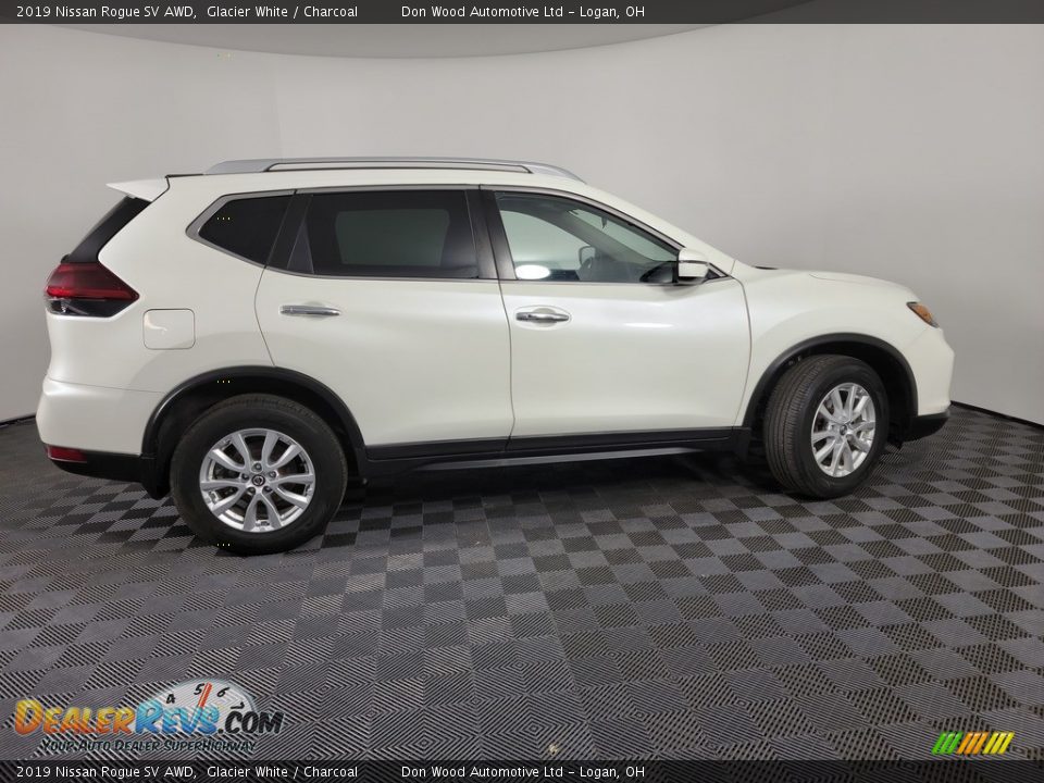 2019 Nissan Rogue SV AWD Glacier White / Charcoal Photo #10