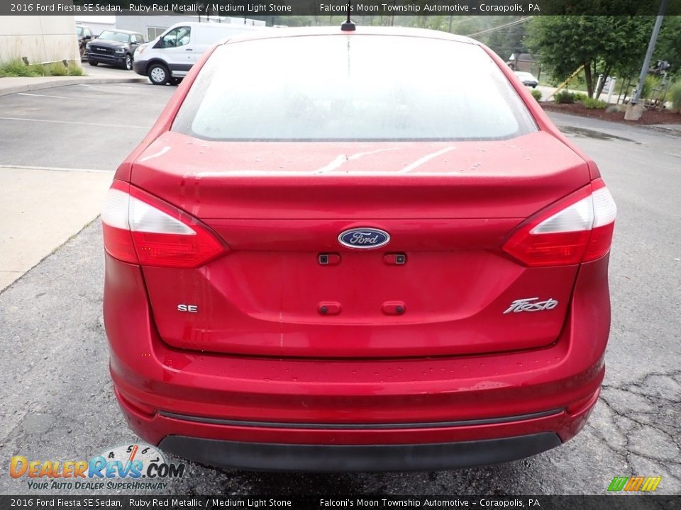 2016 Ford Fiesta SE Sedan Ruby Red Metallic / Medium Light Stone Photo #3