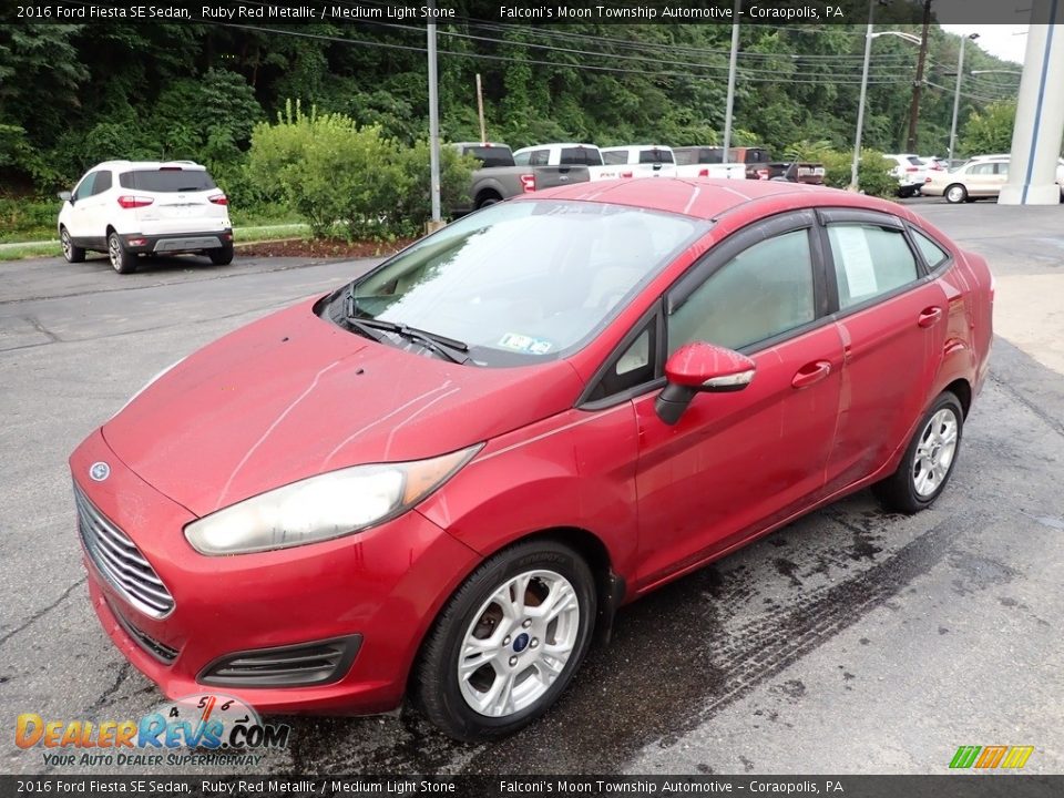 2016 Ford Fiesta SE Sedan Ruby Red Metallic / Medium Light Stone Photo #7