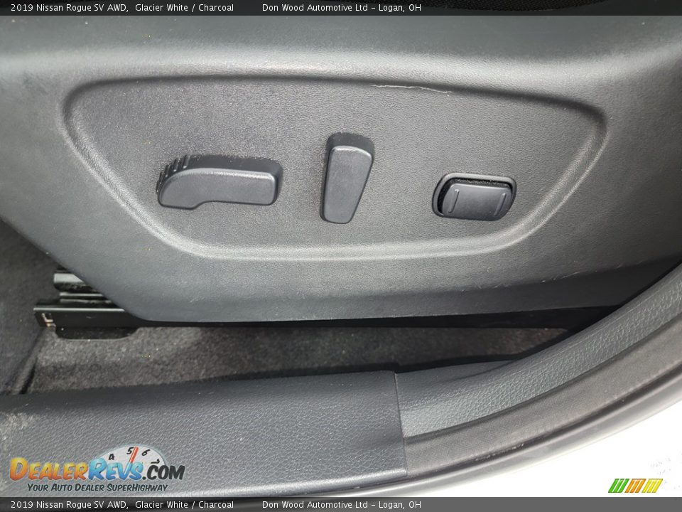 2019 Nissan Rogue SV AWD Glacier White / Charcoal Photo #17