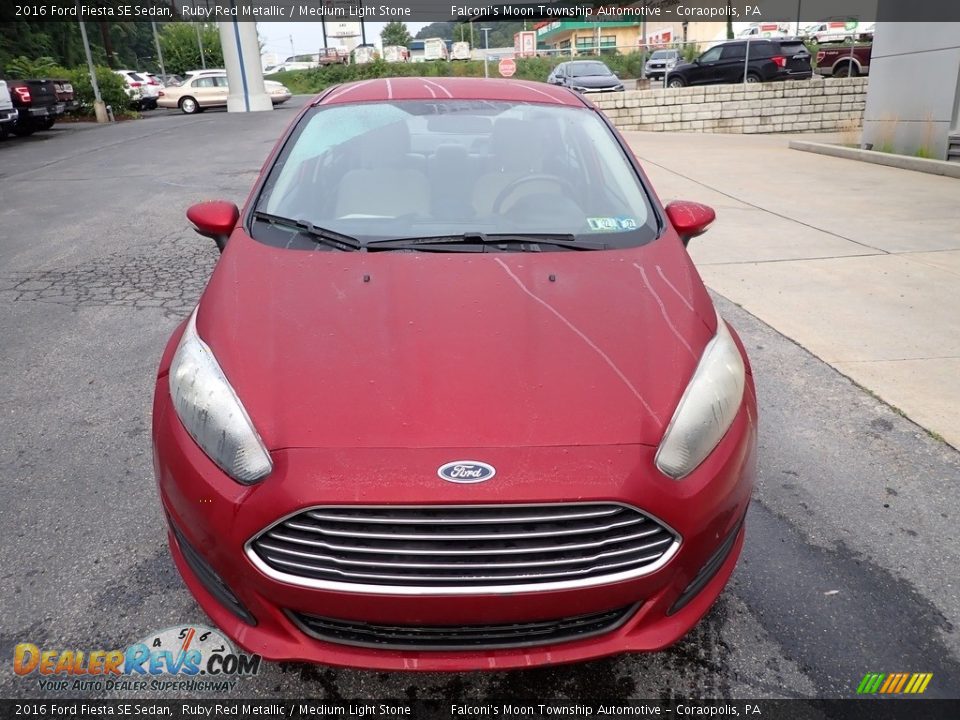 2016 Ford Fiesta SE Sedan Ruby Red Metallic / Medium Light Stone Photo #8